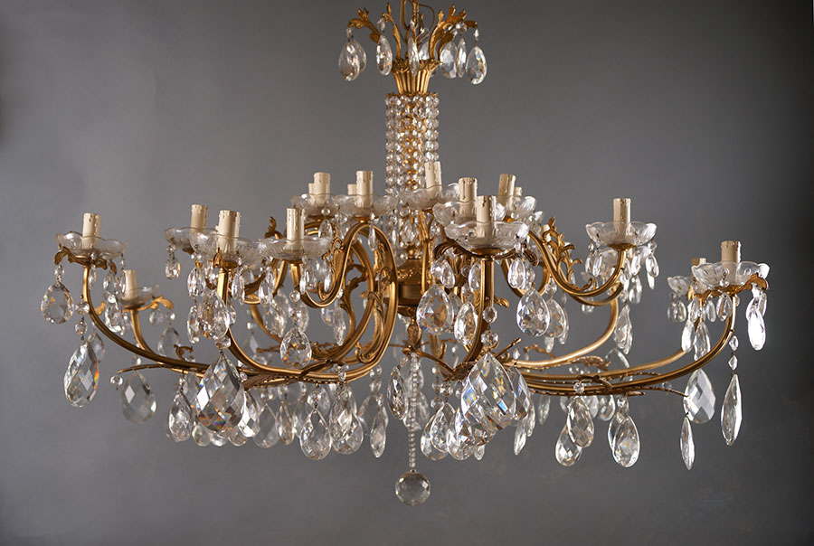 Vieux lustres Collection de vieilles lampes Commerce Pologne